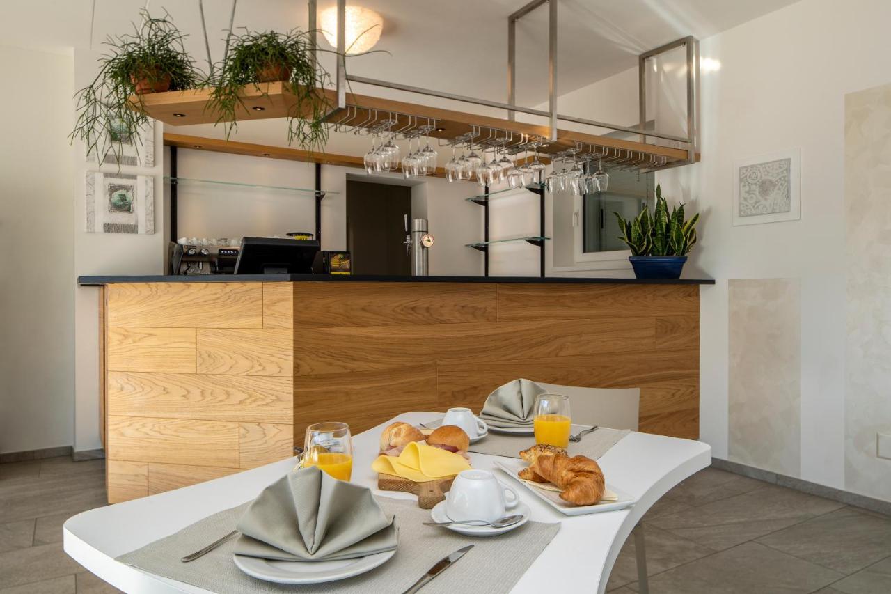 Albergo Ristorante Stazione Balerna ภายนอก รูปภาพ